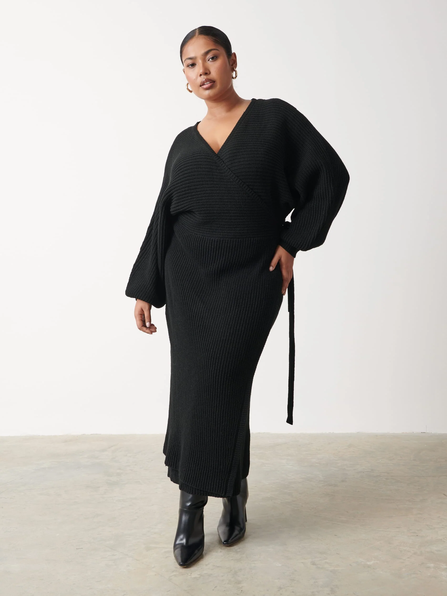 Aidan Cosy Wrap Dress Curve - Black - Image 2