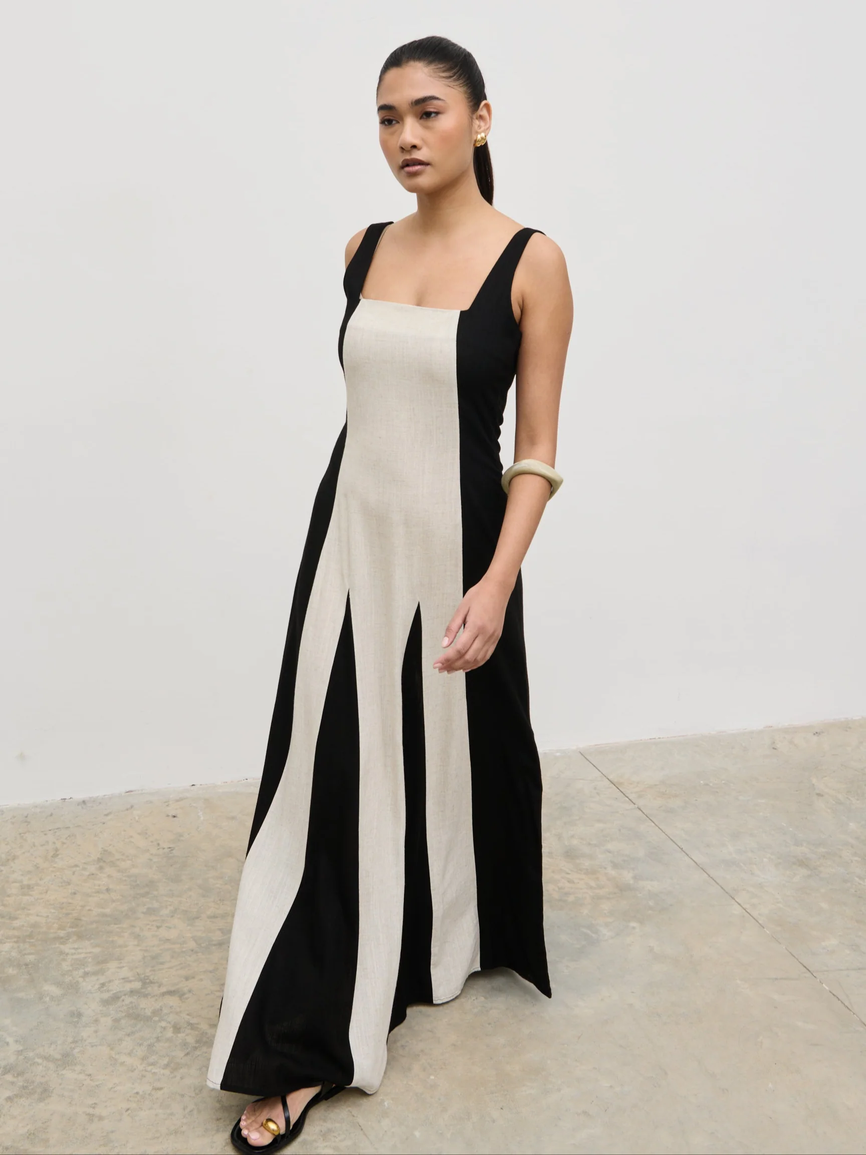 Ella Square Neck Contrast Maxi Dress - Natural and Black - Image 2