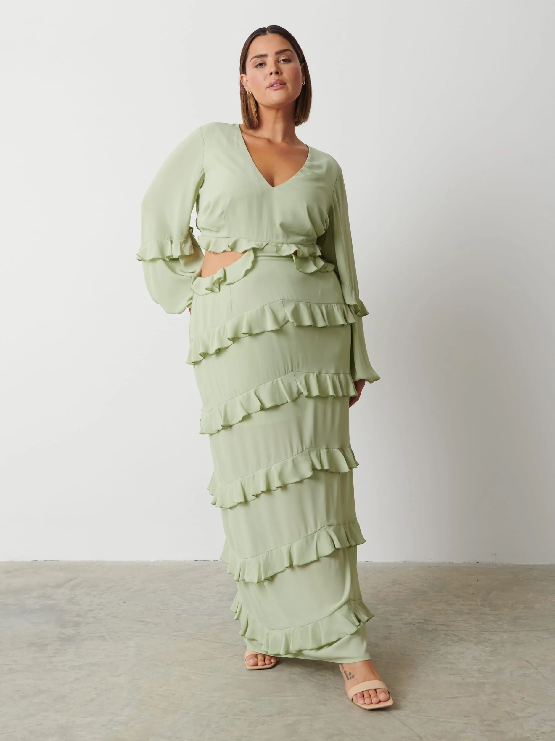 Evie Ruffle Maxi Dress Curve - Sage - Image 2