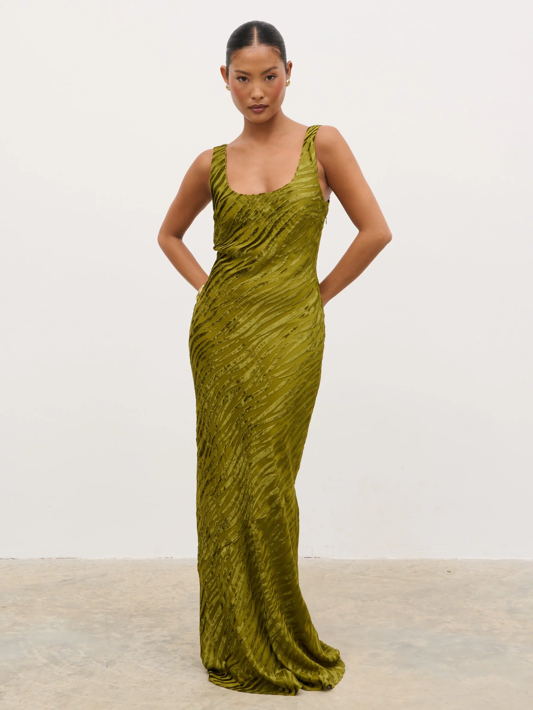 Kendall Scoop Devore Maxi Dress - Tarragon - Image 2