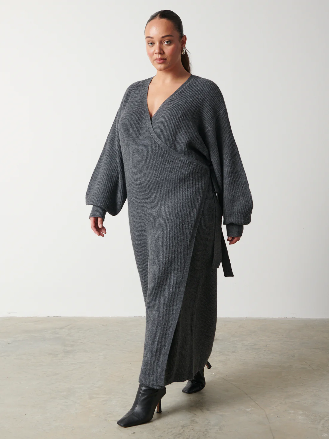 Kinsley Ribbed Wrap Dress Curve - Charcoal Grey - Image 2