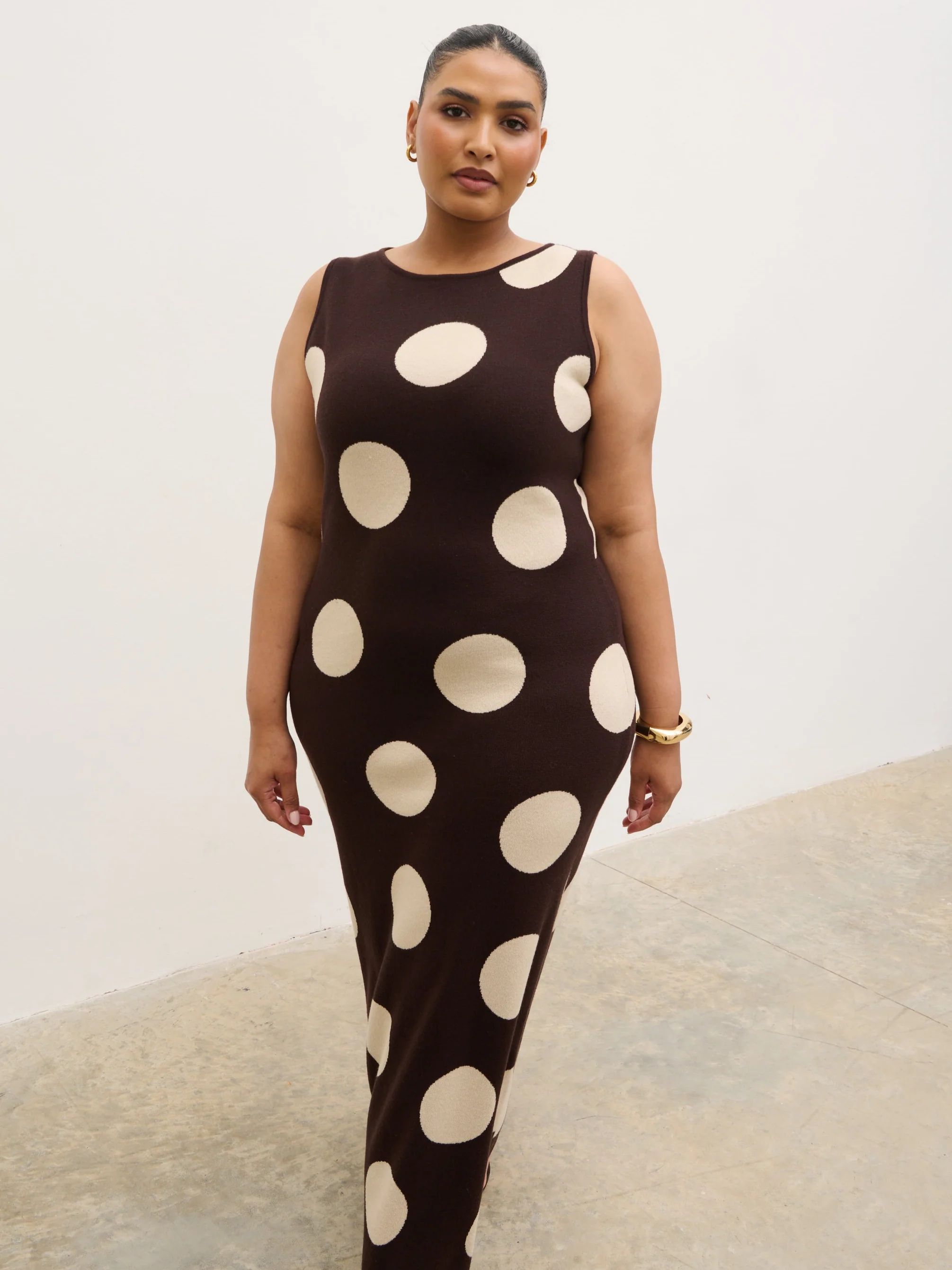 Sarover Polka Dot Maxi Knit Dress Curve - Chocolate and Cream - Image 2