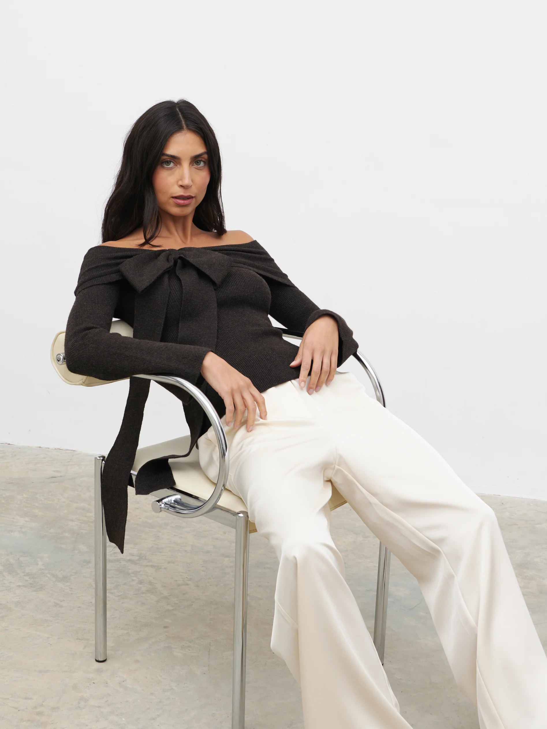 Tilda Bardot Bow Knit Top - Chocolate - Image 2